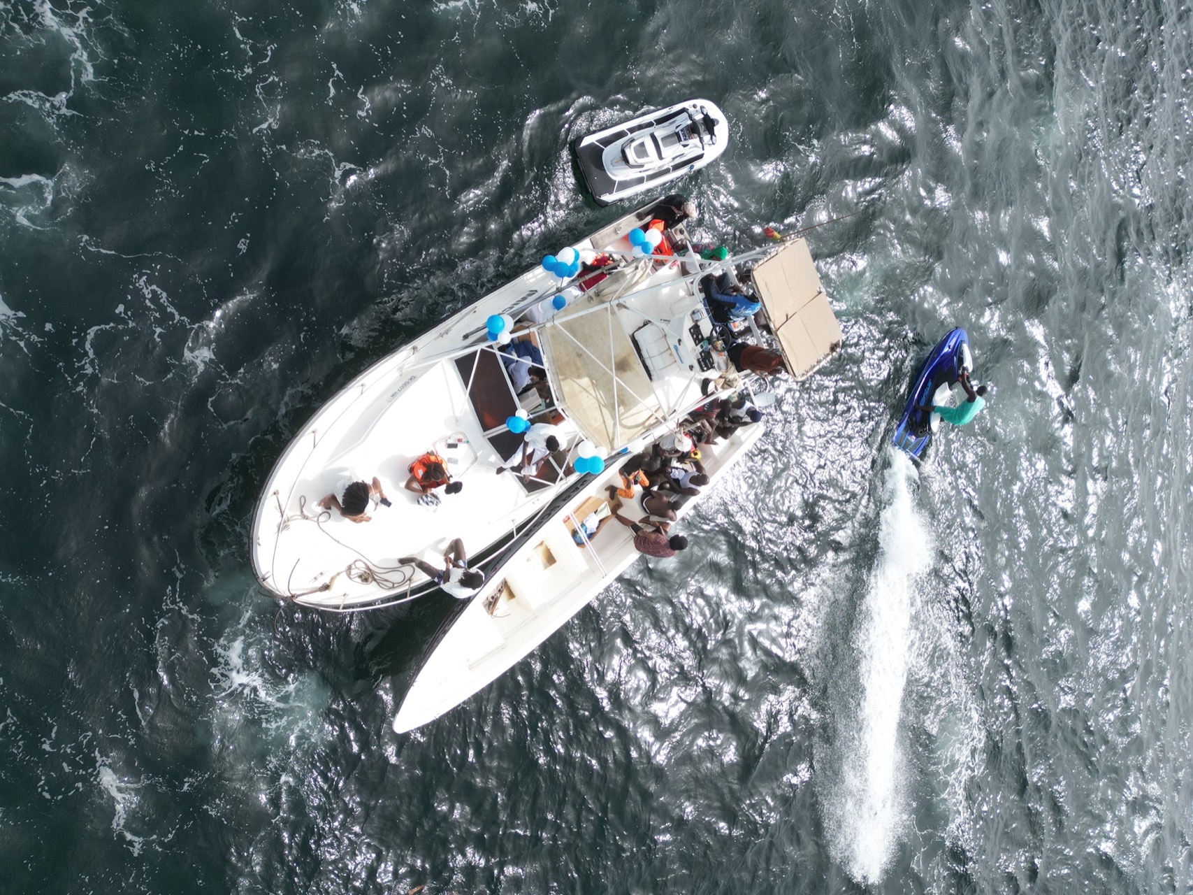 Le grand bateau et son jet ski