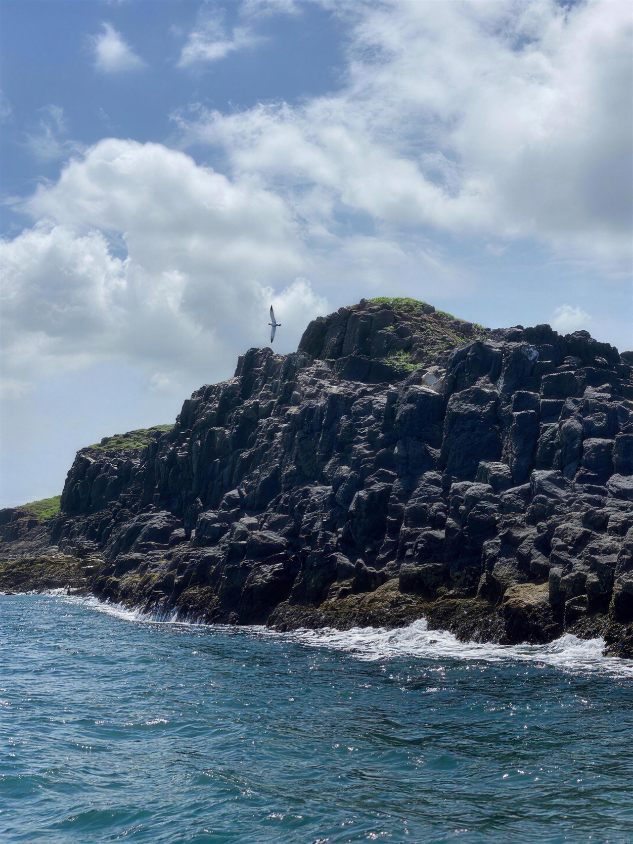 Columnar basalt cliff of the Île des Madeleines seen from the sea - Île des Madeleines Dakar, Senegal Nautique