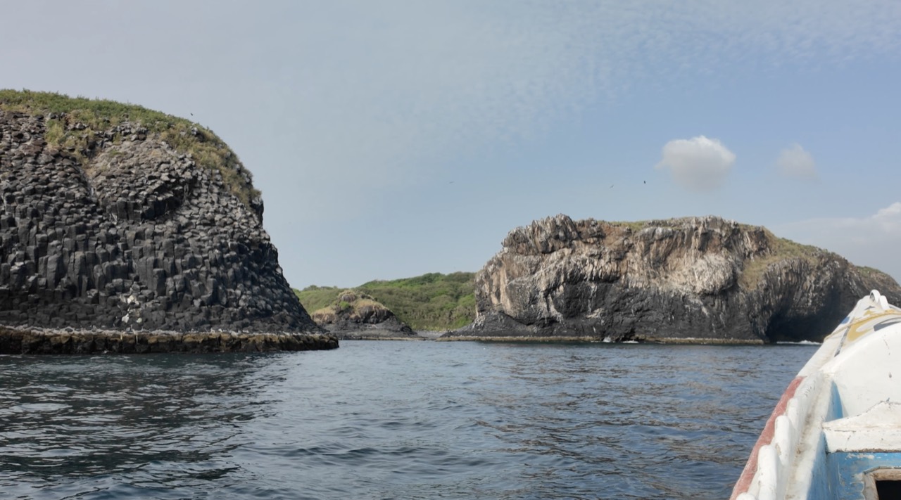 Columnar basalt cliffs of the Île des Madeleines seen from the boat - Île des Madeleines Dakar, Senegal Nautique