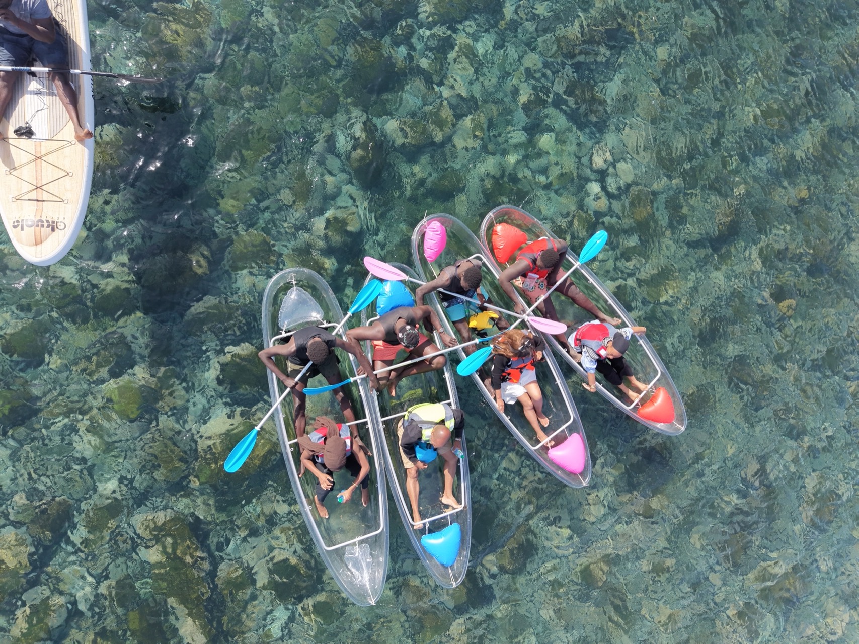 Groupe d’amis en kayaks