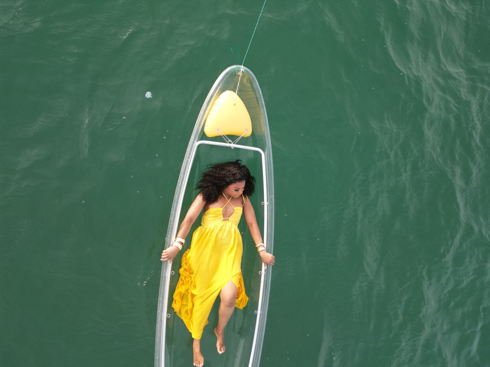 Shooting en robe jaune à Ngor